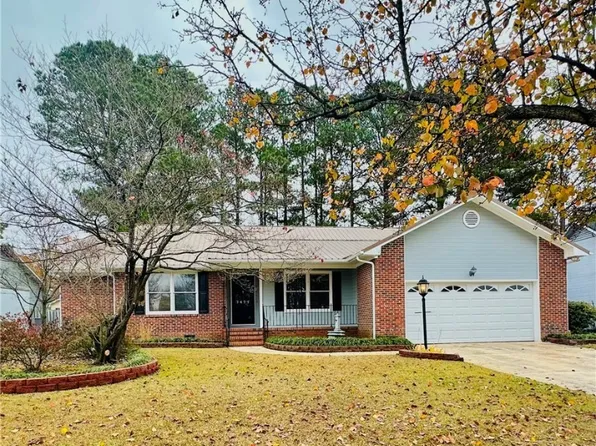7477 Fairpoint Dr, Fayetteville, NC 28314