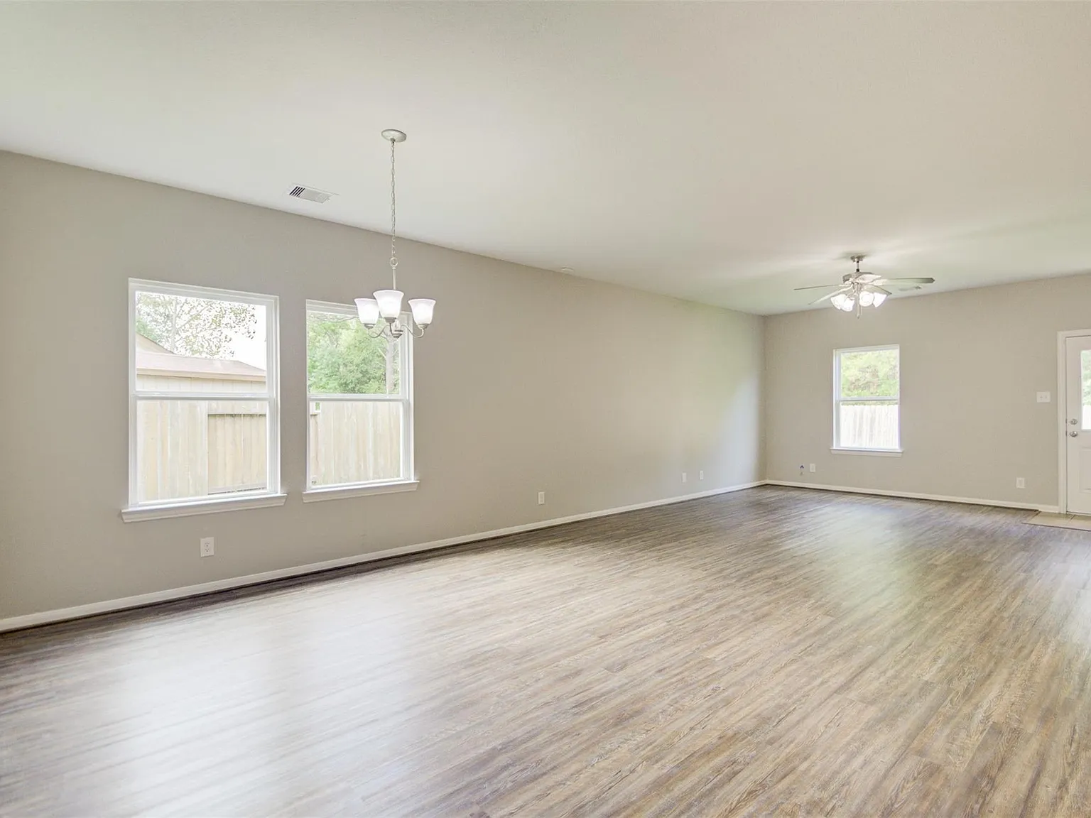 4 bed, 2.5 bath, 1892 sqft, $2,100 — Photo 4