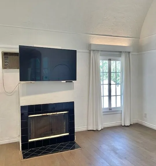 459 S Holt Ave — Photo 11