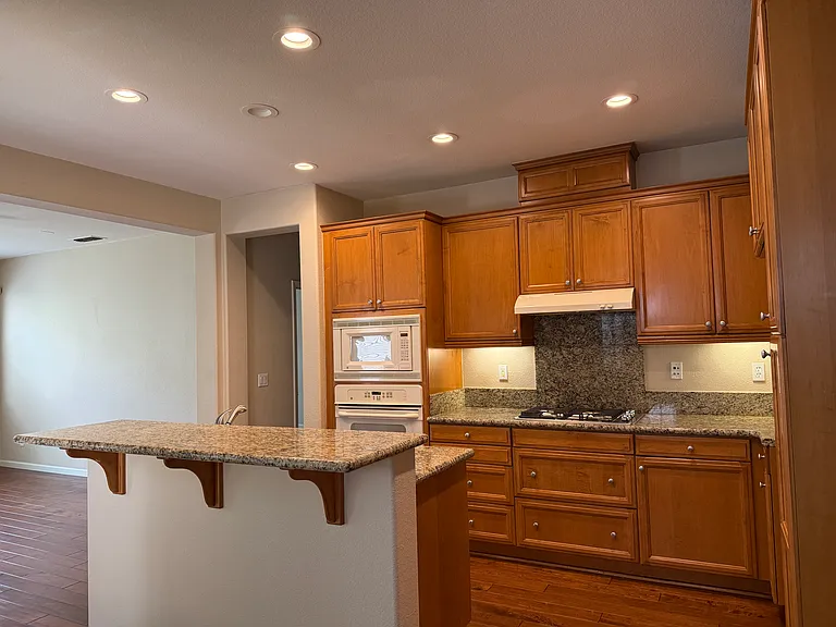 498 W Callado Ct — Photo 4