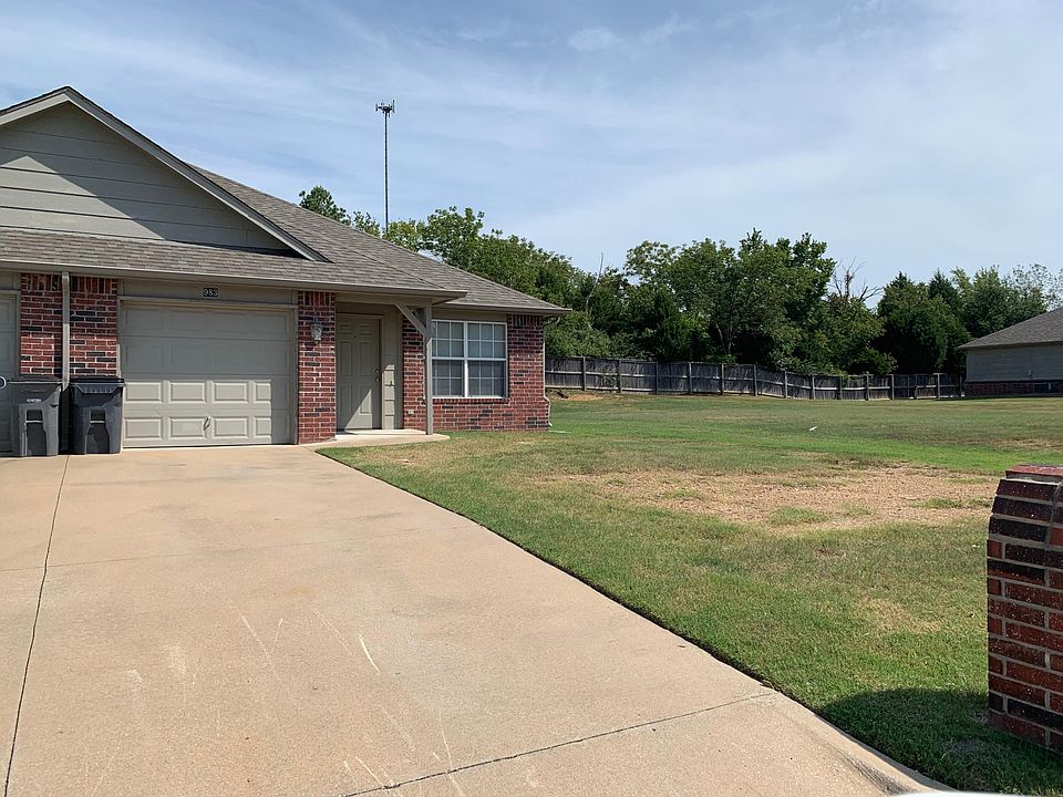 1st image of 983 Clearwater Cir