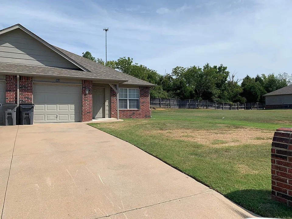 983 Clearwater Cir