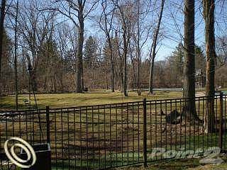 3rd image of 1000 Forest Ln