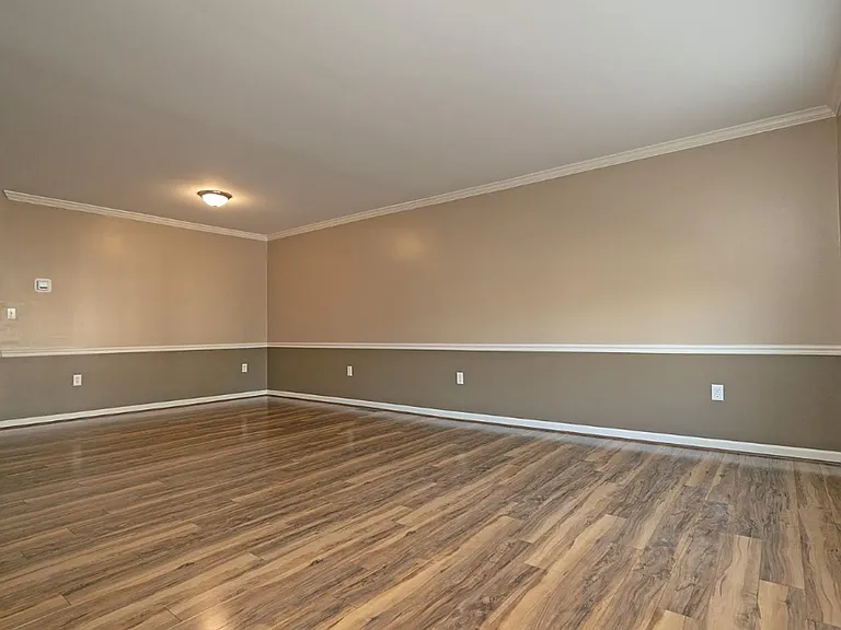 2165 Saint Clair Ct — Photo 2