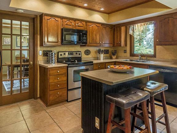 5th image of 297 Hartfordshire Ln