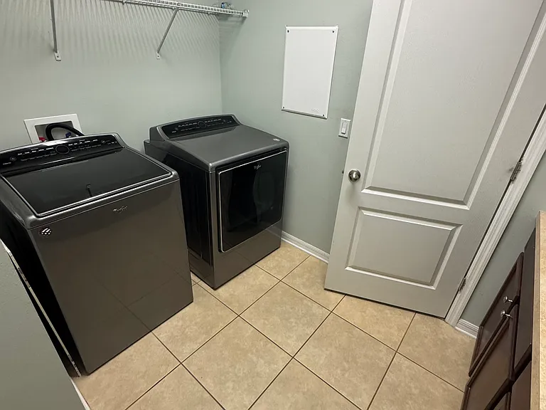 2572 Limerick Cir — Photo 34