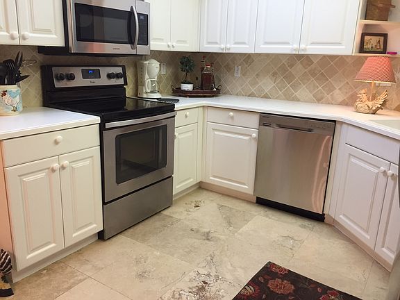 Kitchen w/stainless steel