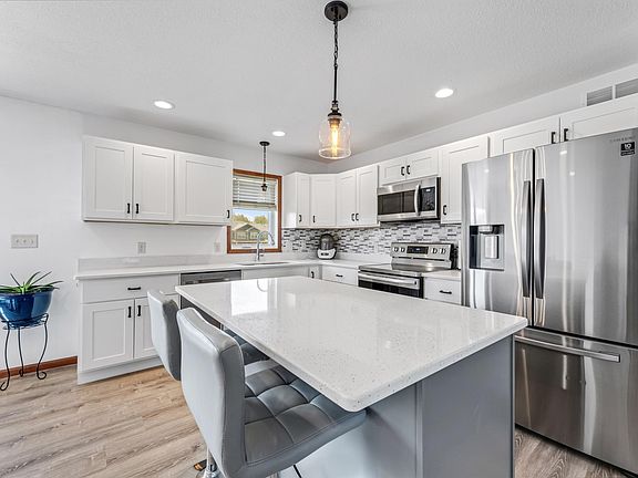 2nd image of 809 24th Ave NW