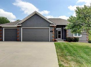 517 S Fox Ridge Dr, Raymore, MO 64083