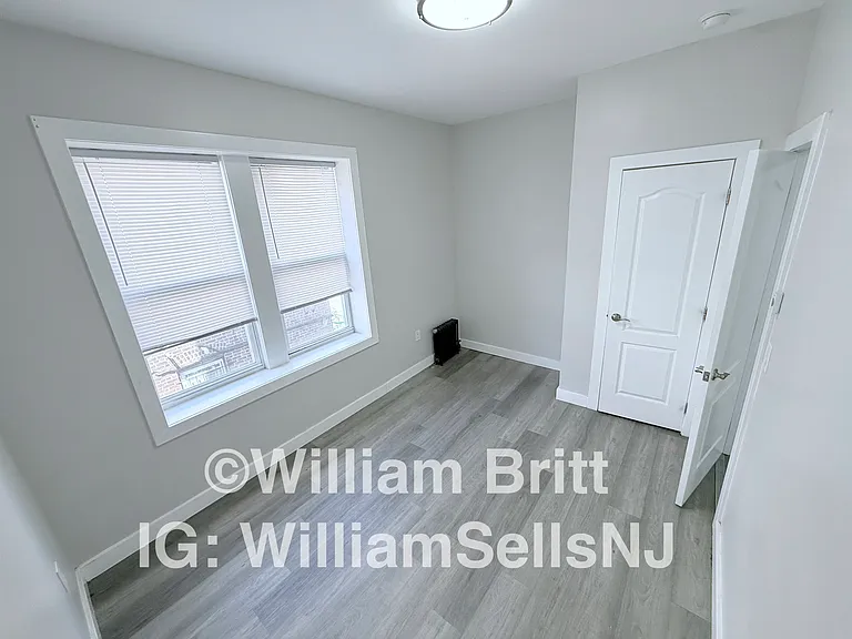 332 61st St #B4 — Photo 13