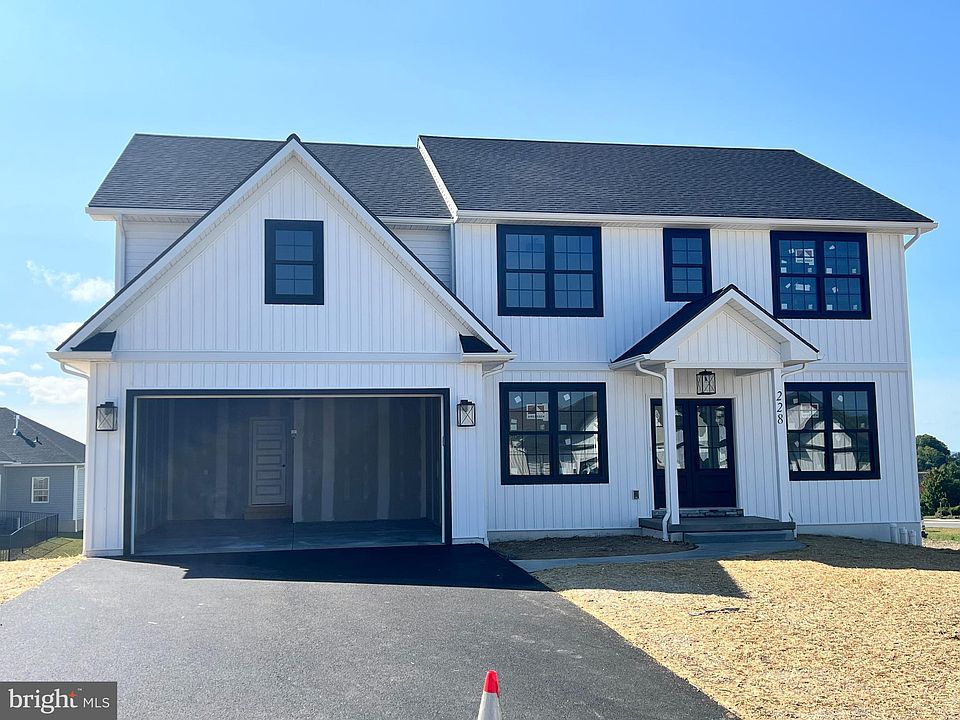 1st image of 228 Daisy Dr