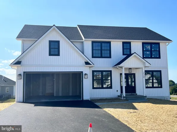 228 Daisy Dr, Lebanon, PA 17046