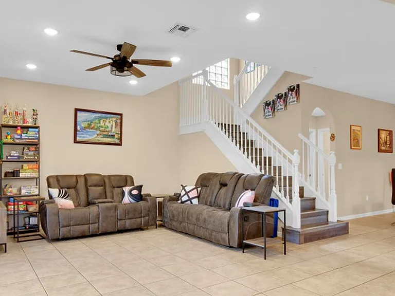 9022 Dupont Pl — Photo 4