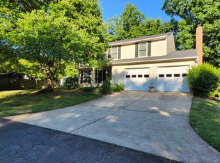 12534 Cliff Edge Dr, Herndon, VA 20170