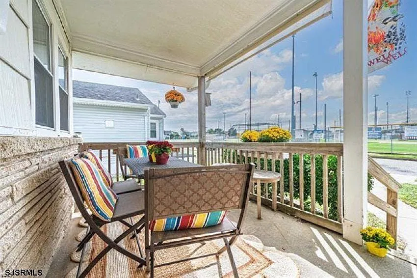 3 bed, 1.0 bath, $2,800 — Photo 2