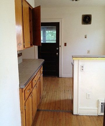 3rd image of 833 S 19th Ave