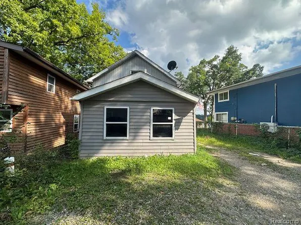 6196 Island Lake Dr, Brighton, MI 48116