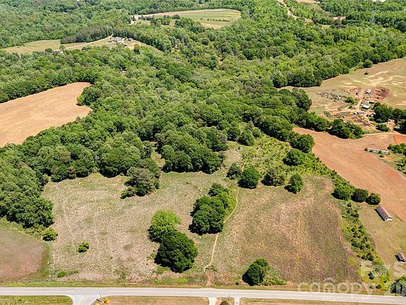 2nd image of 1774 Metcalf Rd