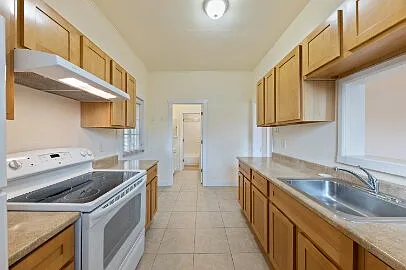 908 SE Shelton St — Photo 17