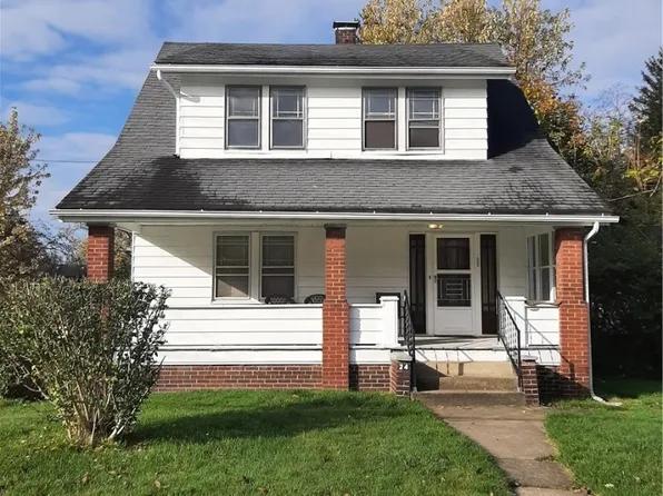24 Woodland Ave, Campbell, OH 44405