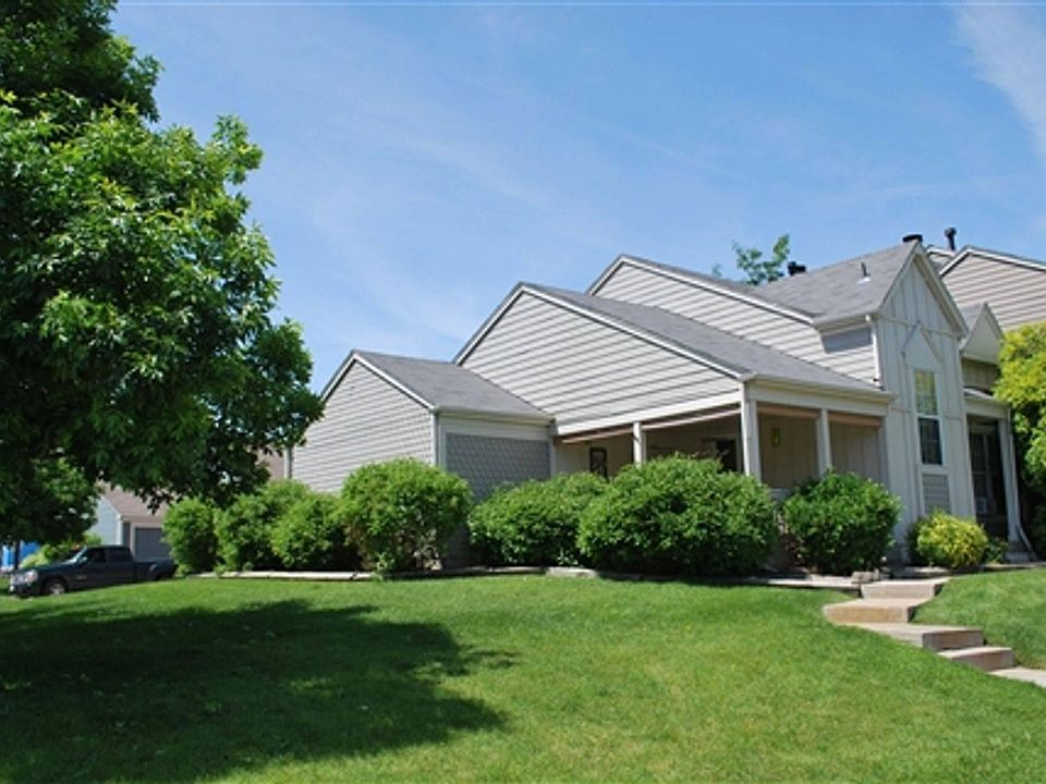Amazing location near O-Brien park and downtown Parker, facing HOA maintained green space, but still access to lots of guest parking, in addition to the two-car garage.