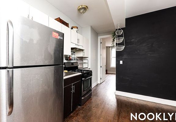4th image of 296 Harman St #2A