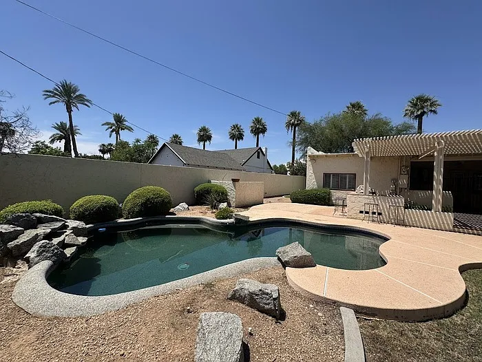 1445 E Flower St — Photo 23