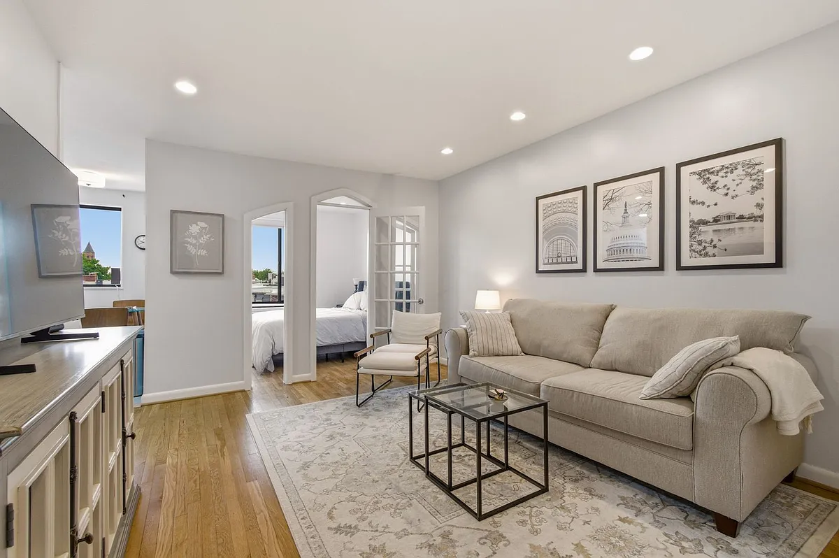 Building Photo - 305 C St NE #410