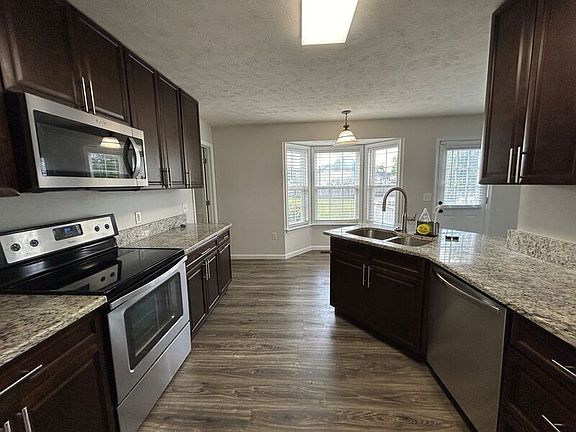 4th image of 12016 Wales Dr