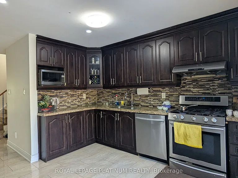4 Gervais Dr — Photo 16
