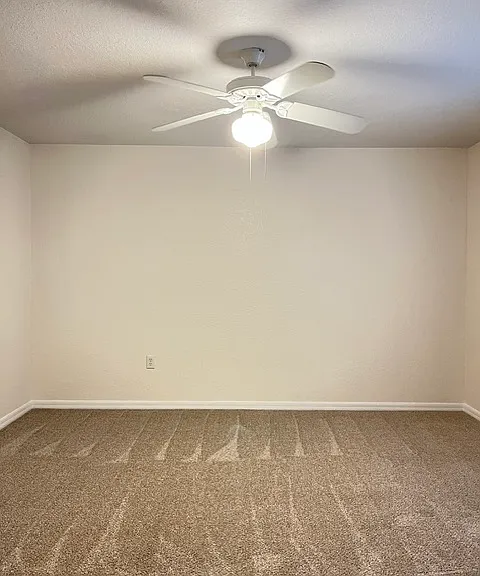 733 E Indiana Ave — Photo 12