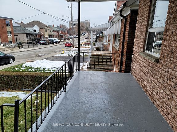 2nd image of 128 Dynevor Rd