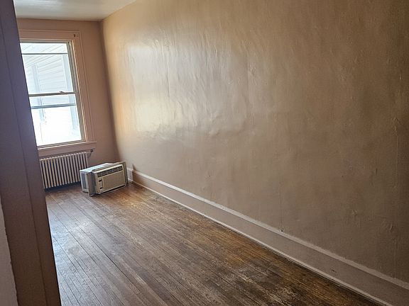 3rd image of 289 1/2 E Main St #4