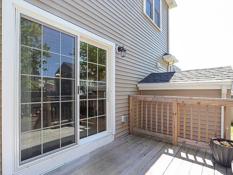 214 Shaw St — Photo 6