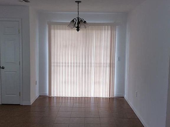 4th image of 648 W Duncan Cir