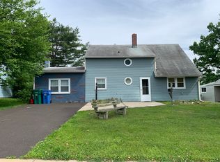 14 Ivy Hill Rd, Levittown, PA 19057