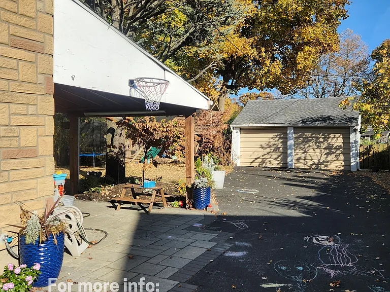 627 Chelsea Ln — Photo 14