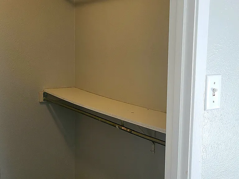 MB Walk-in Closet