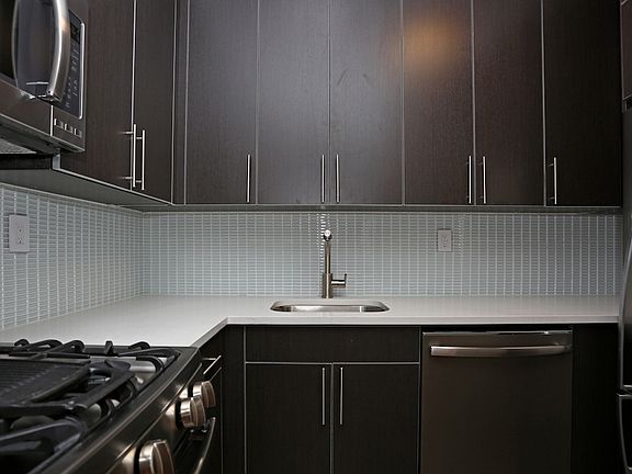 5th image of 410 W 53rd St APT 107