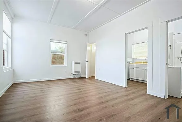 1318 S Pacific Ave — Photo 1