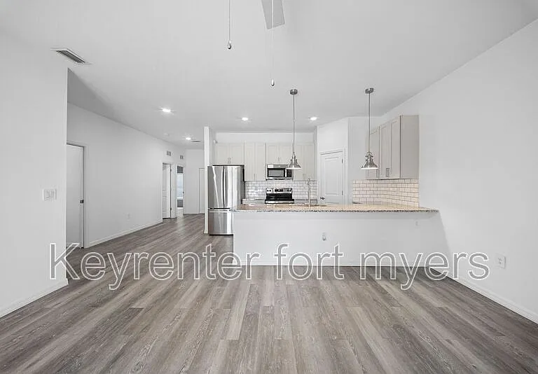 4716 29th St SW — Photo 11