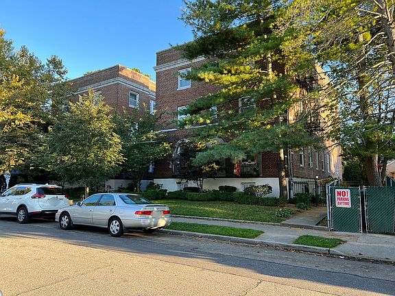 2nd image of 30 Shipherd Ave APT 5A