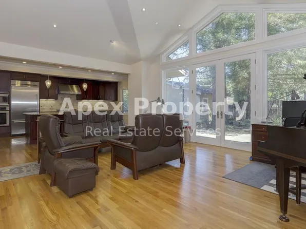 425 Panchita Way, Los Altos, CA 94022