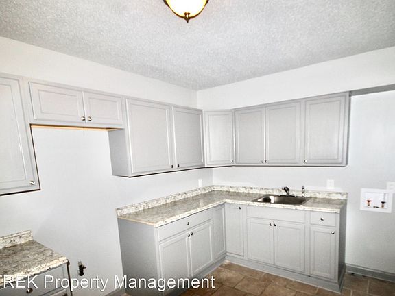 2nd image of 487 Williams Ave #5