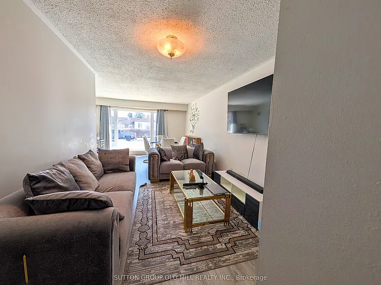 19 Ascot Ave #UPPER — Photo 13