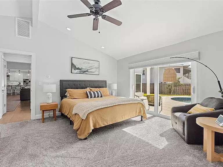 430 Island Cir — Photo 2