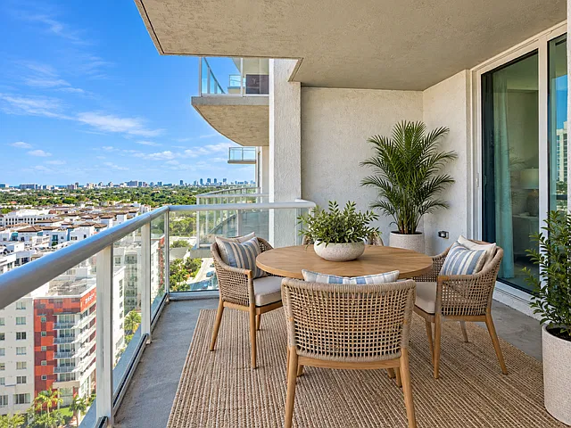 1 bed, 1.5 bath, 889 sqft, $3,200 — Photo 1