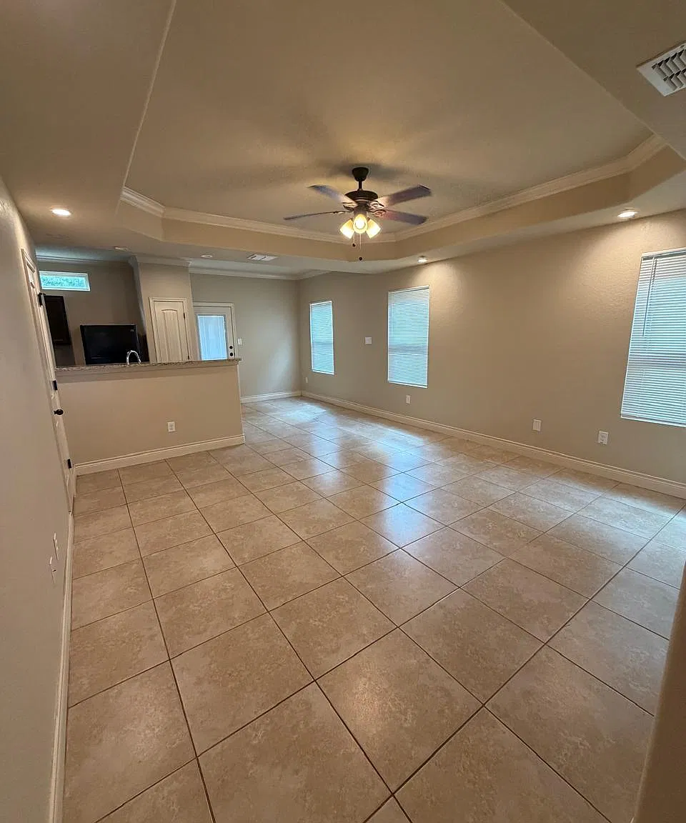 3 bed, 2.5 bath, 1324 sqft, $1,475 — Photo 2
