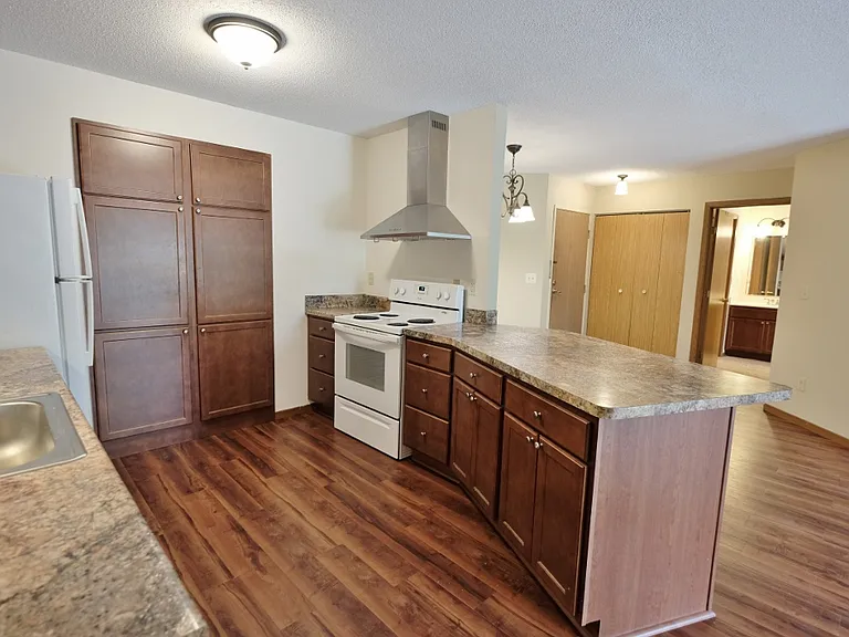 Parkside Apartments — Photo 24