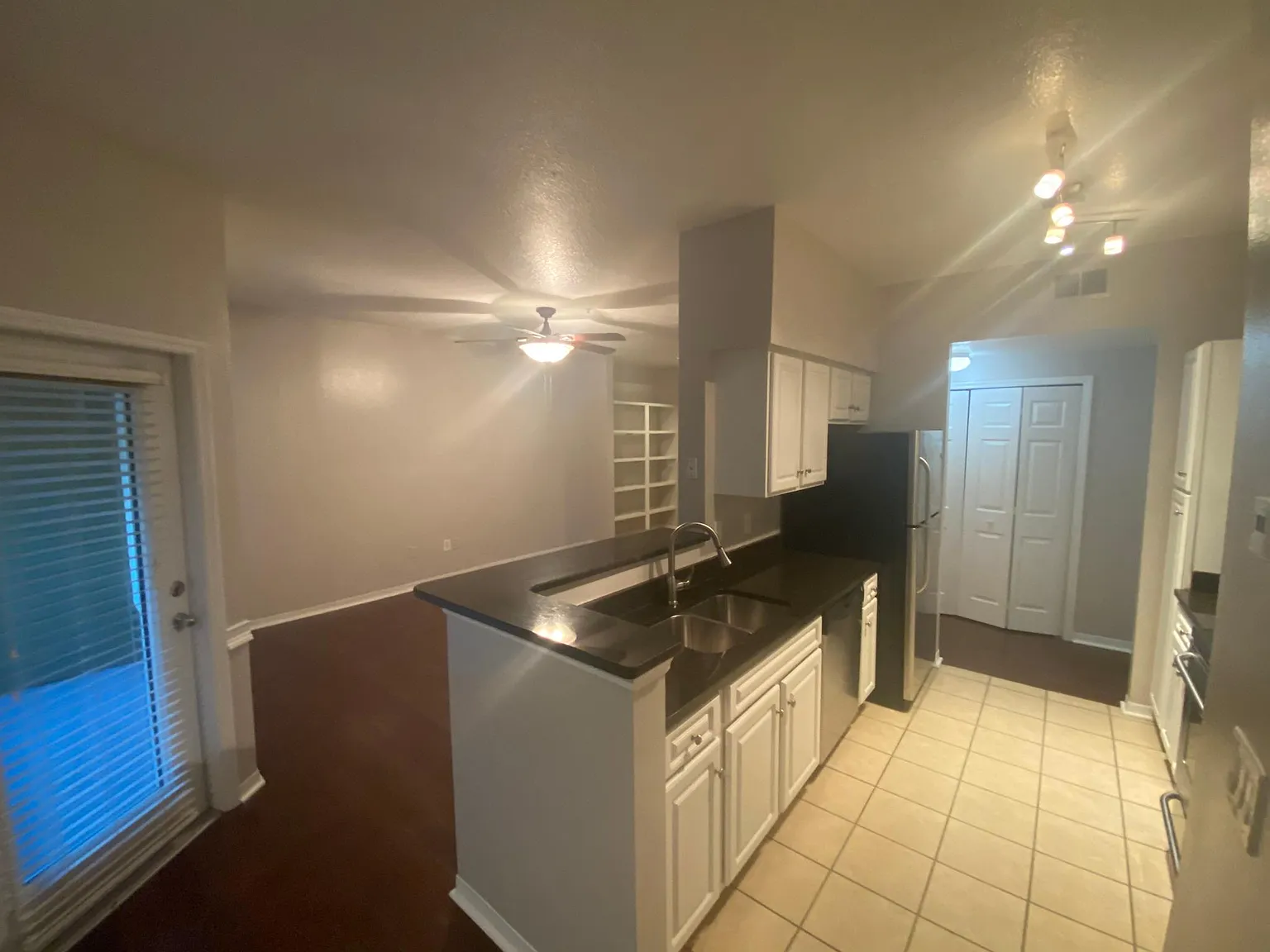2 bed, 1152 sqft, $2,295 — Photo 4